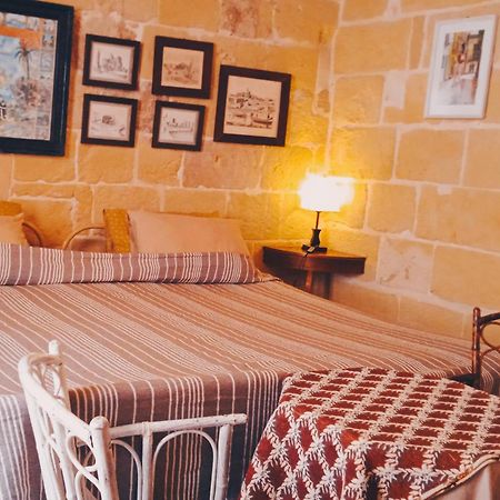 Maria Townhouse Heart Of Victoria B&B ภายนอก รูปภาพ