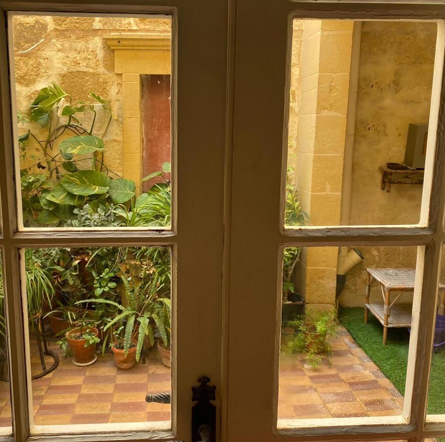 Maria Townhouse Heart Of Victoria B&B ภายนอก รูปภาพ