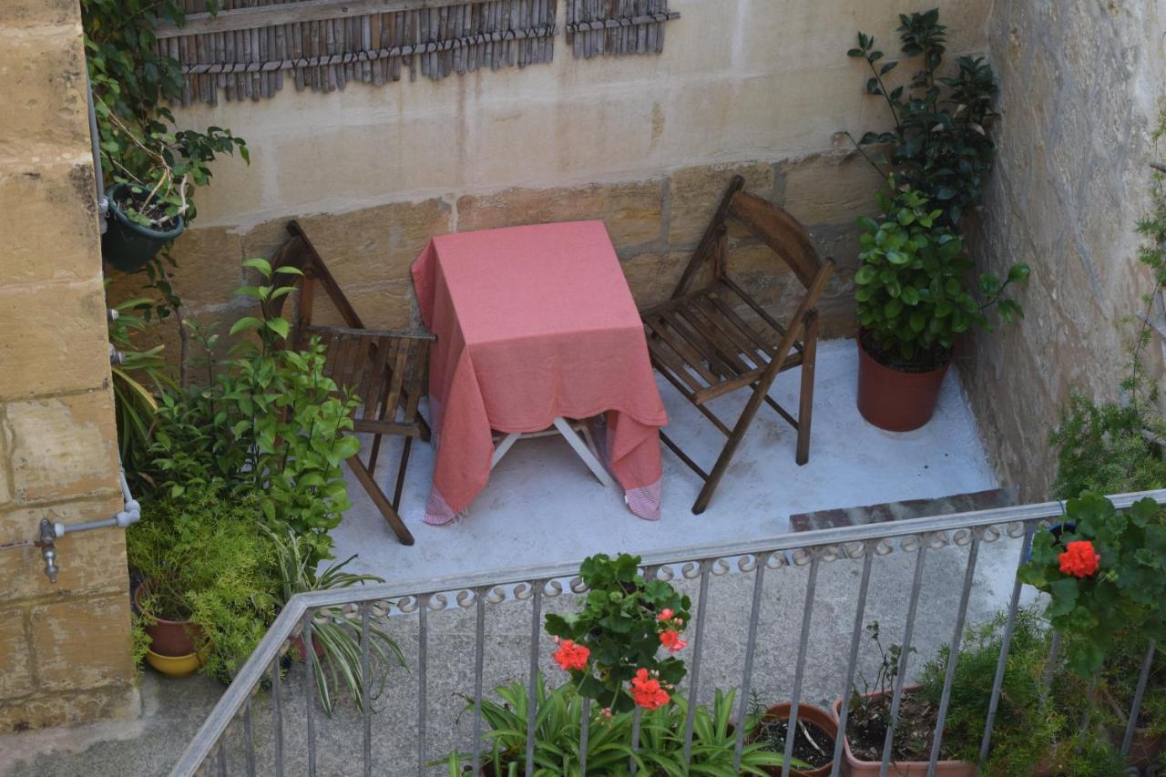Maria Townhouse Heart Of Victoria B&B ภายนอก รูปภาพ