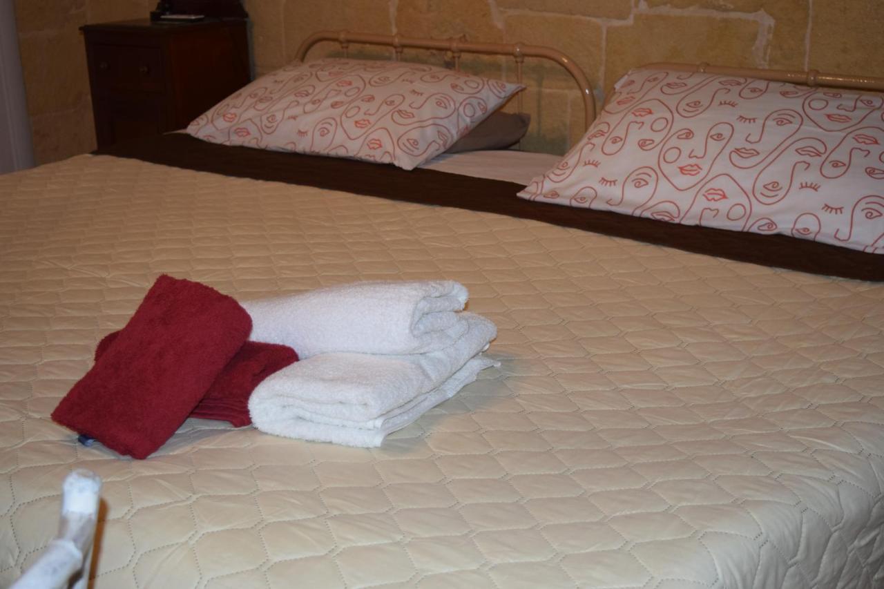 Maria Townhouse Heart Of Victoria B&B ภายนอก รูปภาพ
