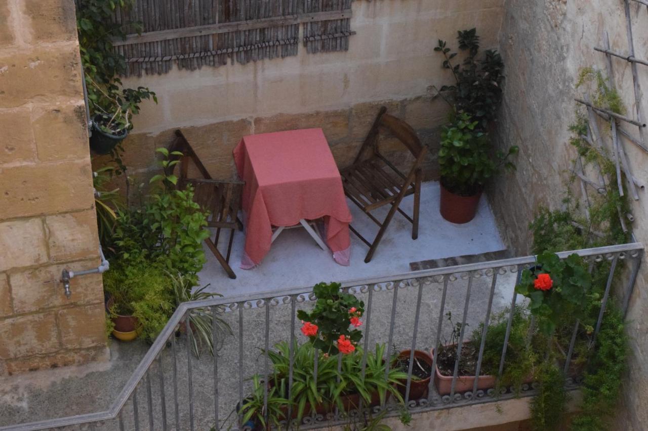 Maria Townhouse Heart Of Victoria B&B ภายนอก รูปภาพ