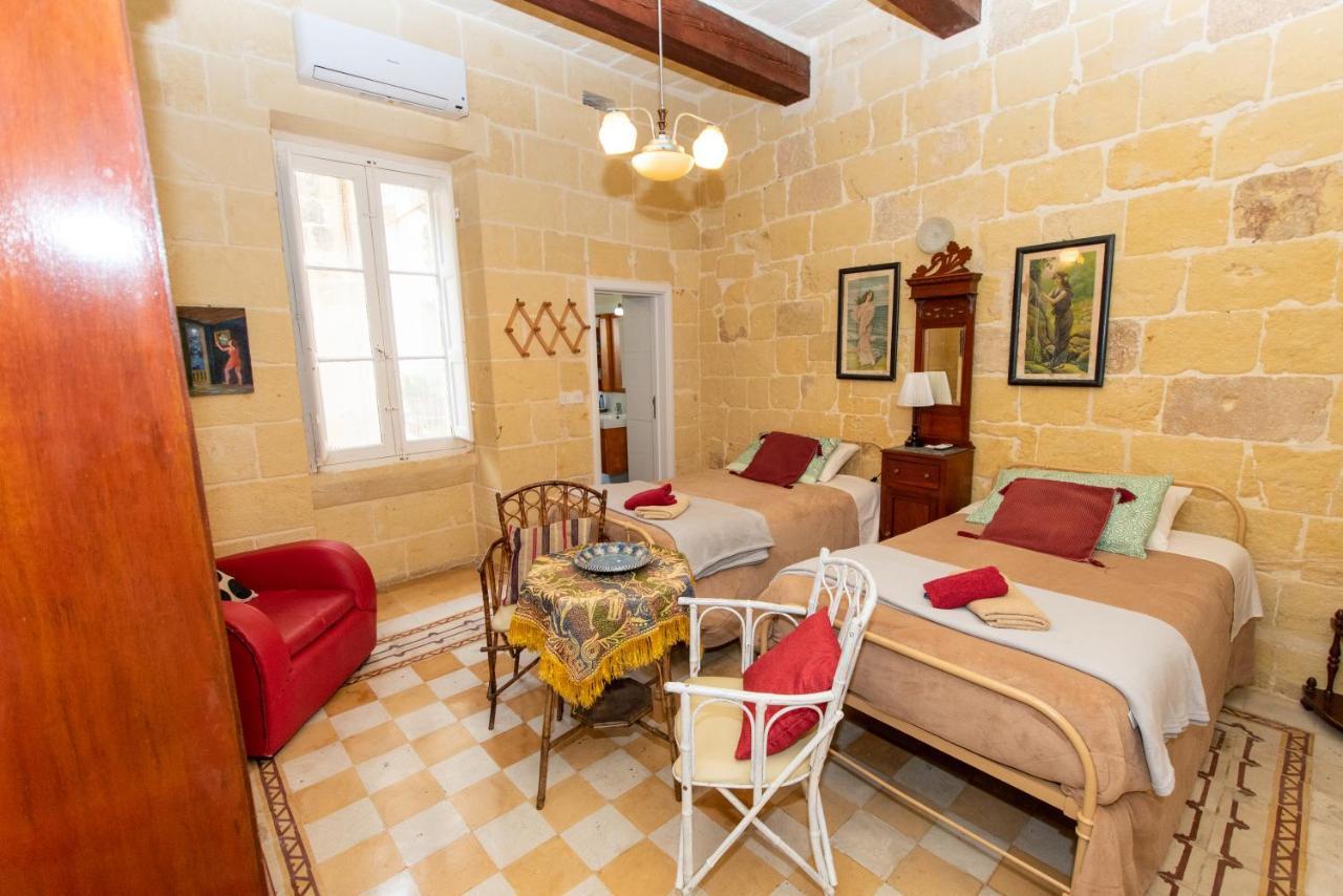 Maria Townhouse Heart Of Victoria B&B ภายนอก รูปภาพ