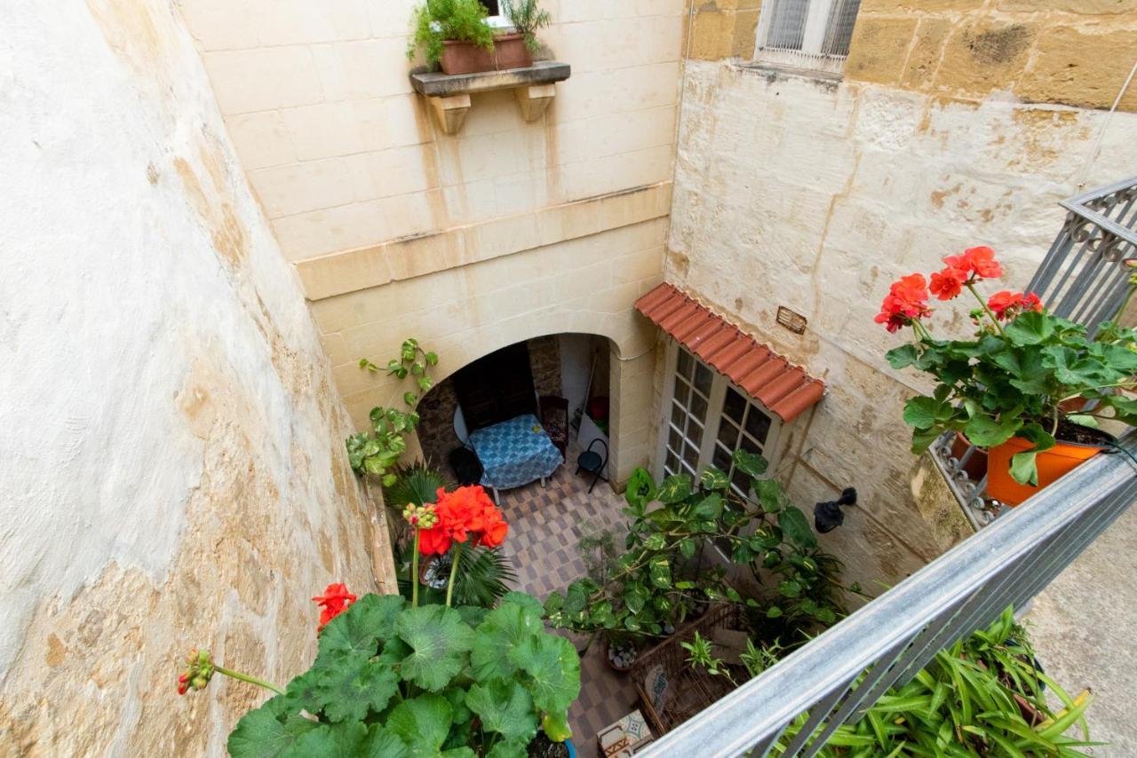 Maria Townhouse Heart Of Victoria B&B ภายนอก รูปภาพ