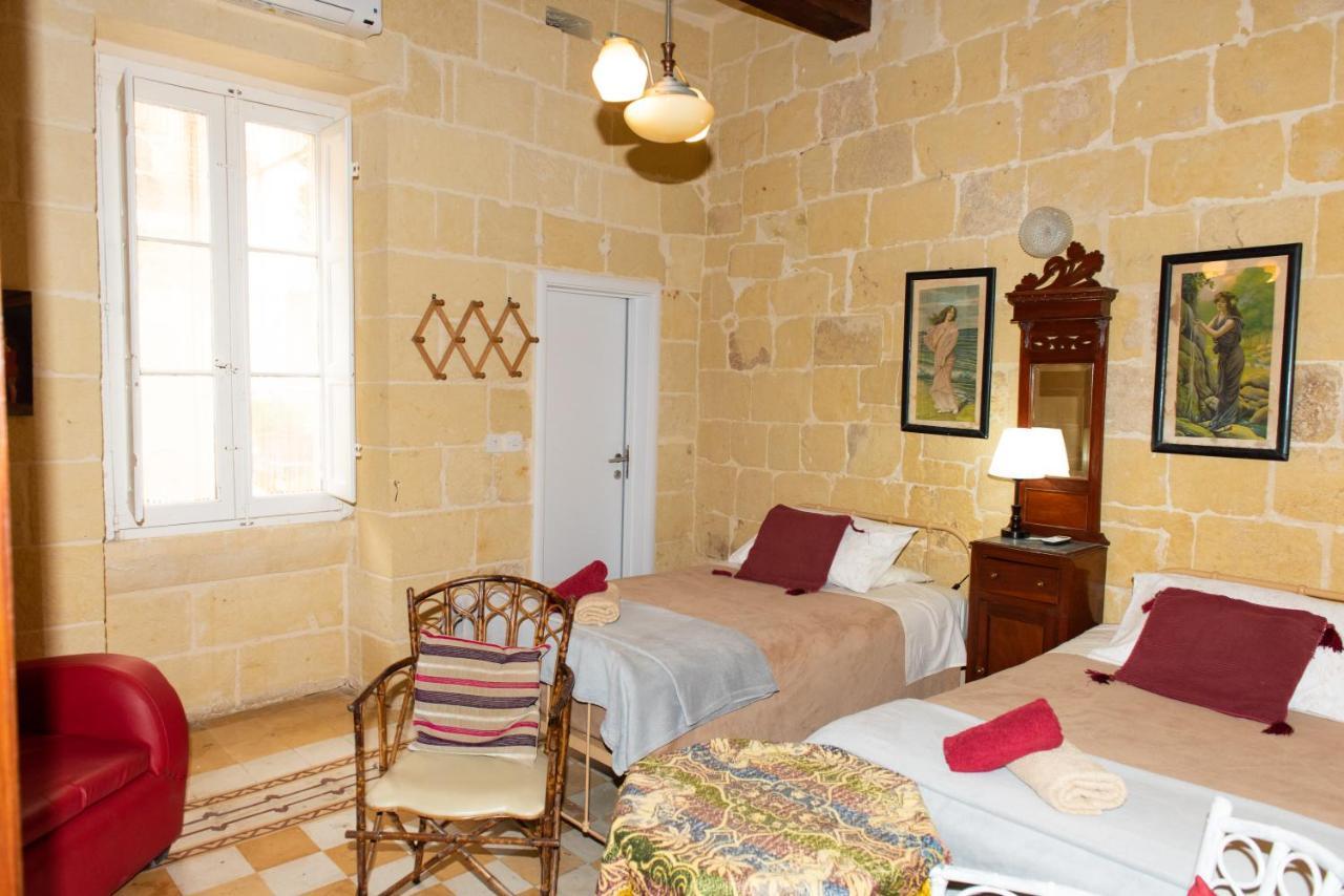 Maria Townhouse Heart Of Victoria B&B ภายนอก รูปภาพ