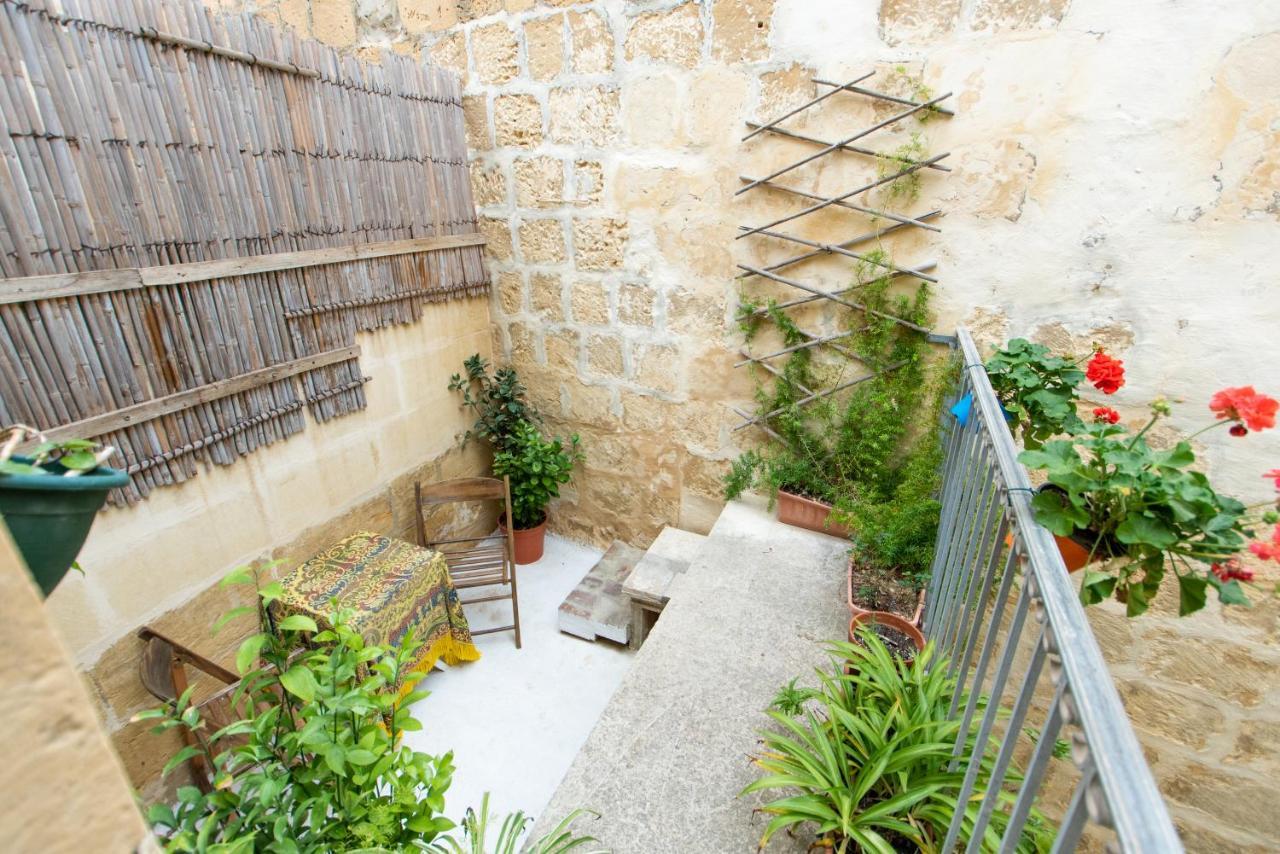 Maria Townhouse Heart Of Victoria B&B ภายนอก รูปภาพ