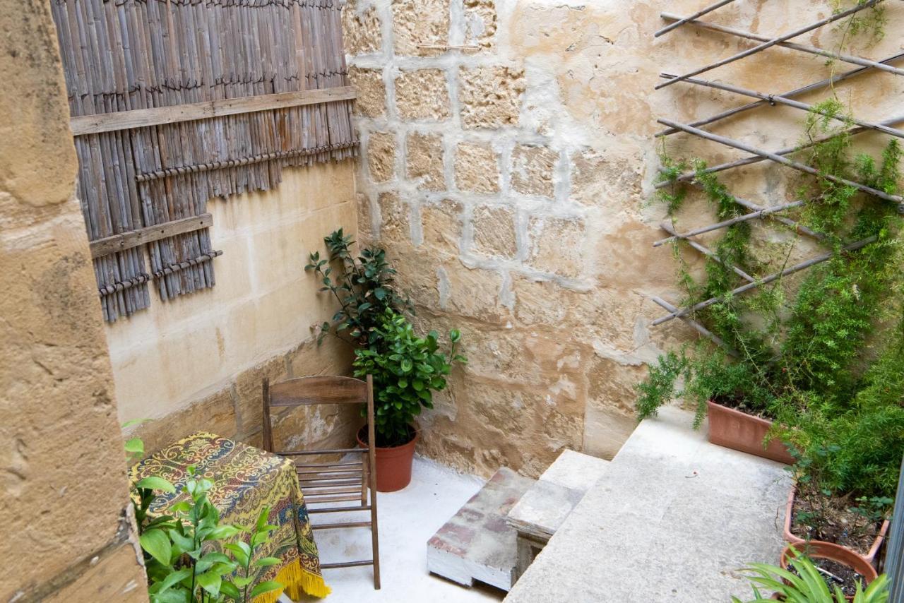 Maria Townhouse Heart Of Victoria B&B ภายนอก รูปภาพ