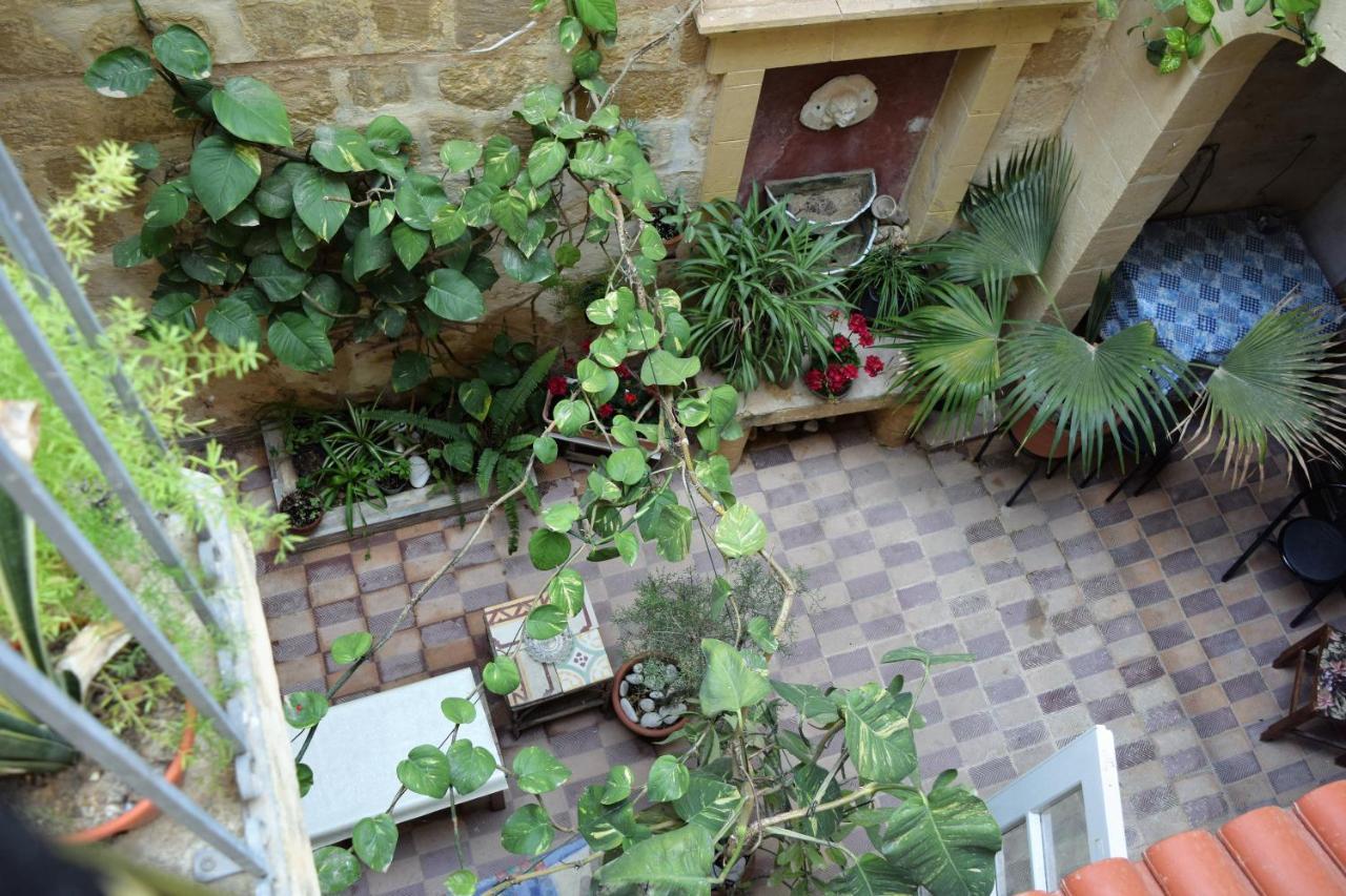 Maria Townhouse Heart Of Victoria B&B ภายนอก รูปภาพ