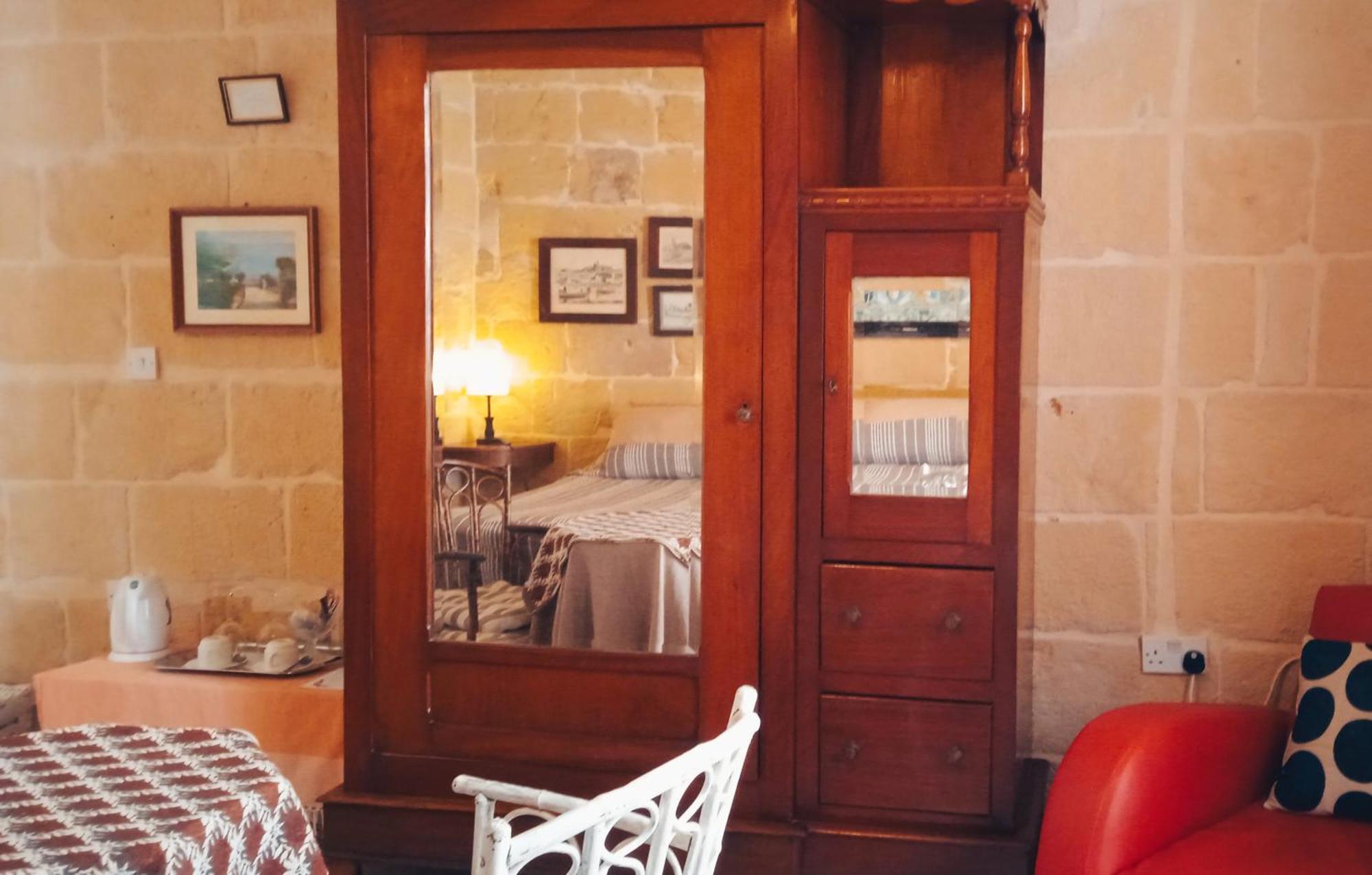 Maria Townhouse Heart Of Victoria B&B ภายนอก รูปภาพ