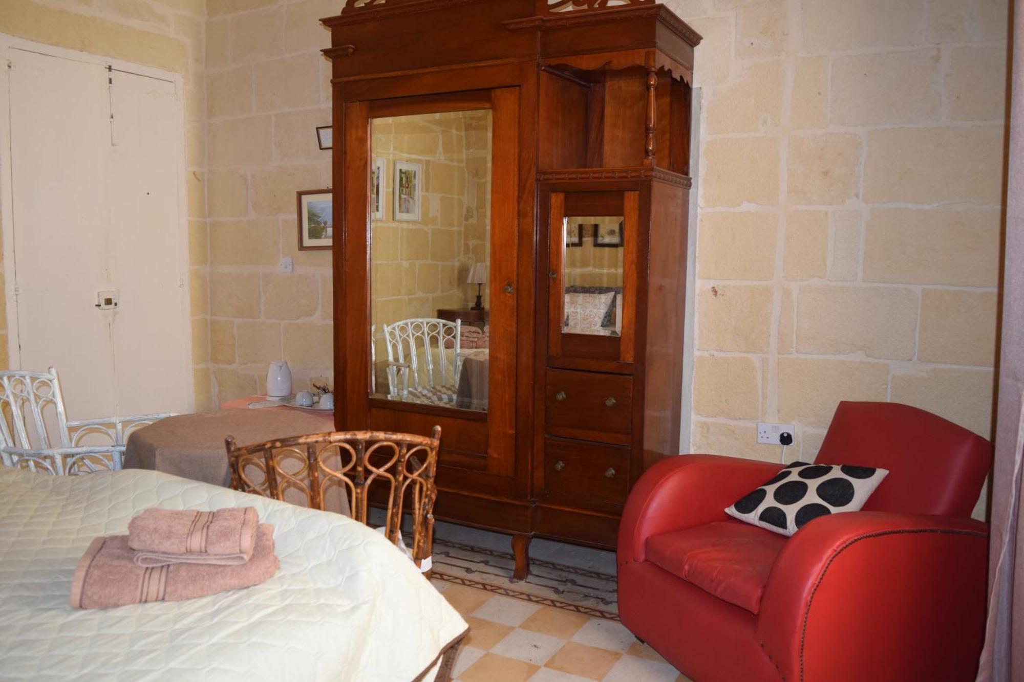 Maria Townhouse Heart Of Victoria B&B ภายนอก รูปภาพ