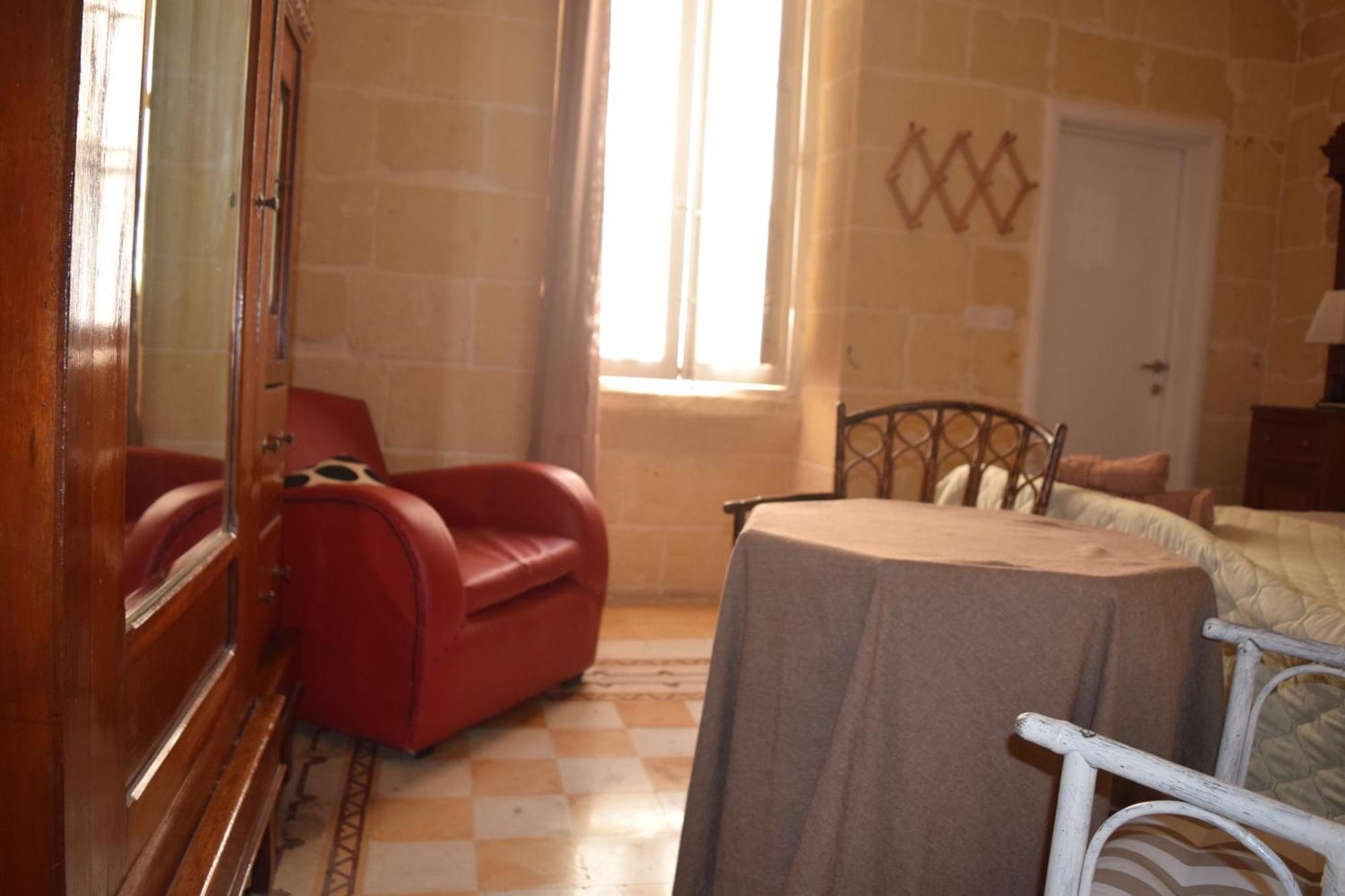 Maria Townhouse Heart Of Victoria B&B ภายนอก รูปภาพ