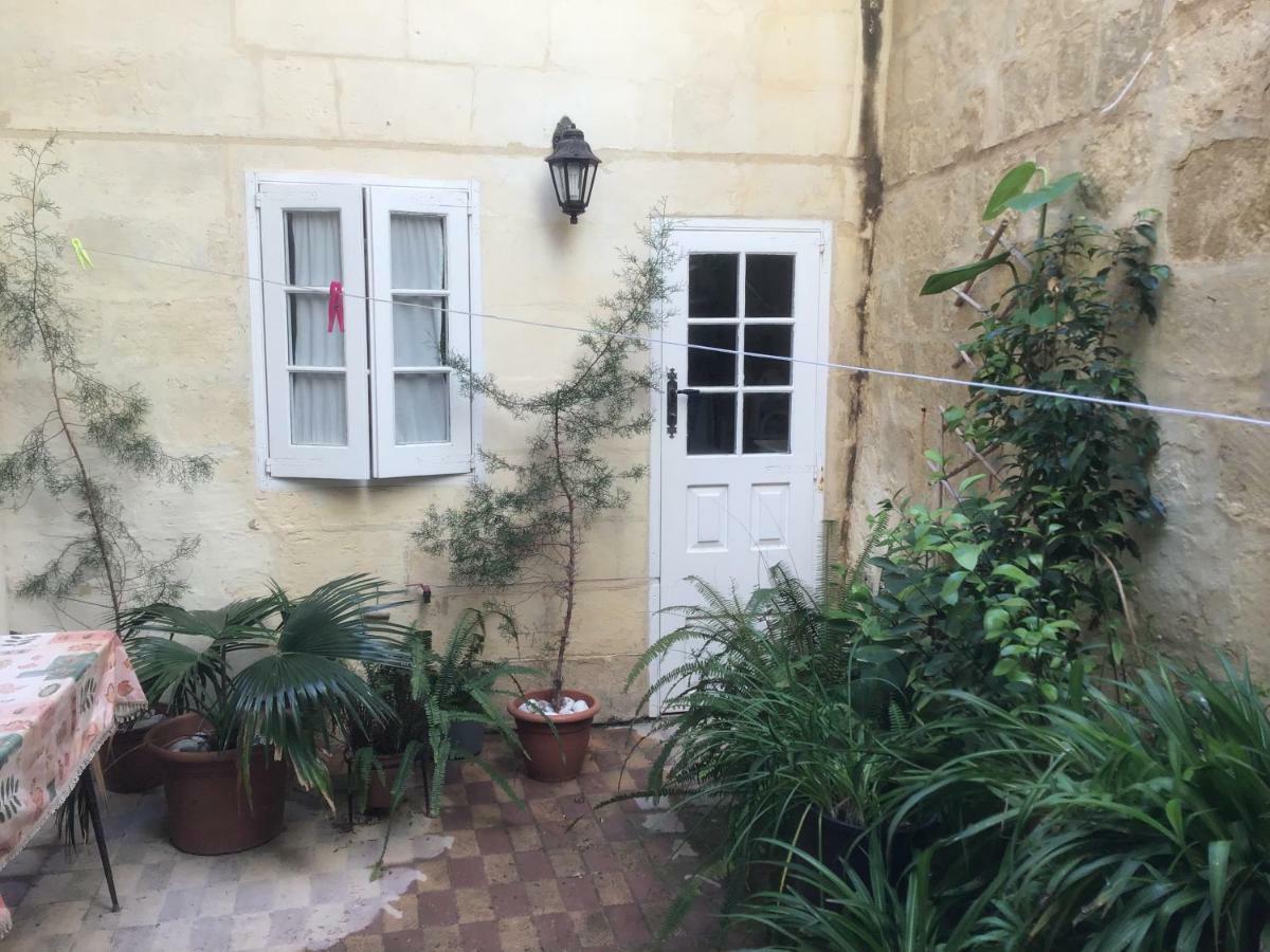 Maria Townhouse Heart Of Victoria B&B ภายนอก รูปภาพ